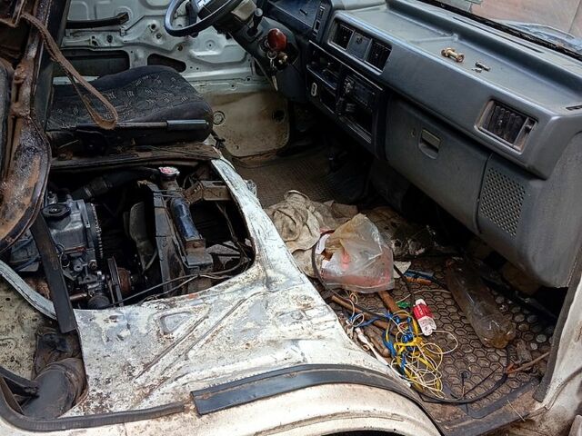 Білий Міцубісі Л300, об'ємом двигуна 2 л та пробігом 0 тис. км за 600 $, фото 5 на Automoto.ua