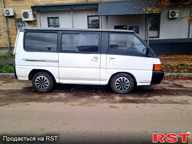 Білий Міцубісі Л300, об'ємом двигуна 2 л та пробігом 50 тис. км за 700 $, фото 1 на Automoto.ua
