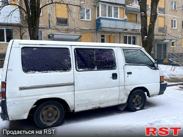 Белый Мицубиси Л300, объемом двигателя 2 л и пробегом 400 тыс. км за 1200 $, фото 2 на Automoto.ua