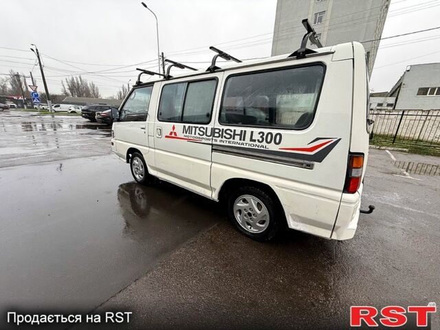 Белый Мицубиси Л300, объемом двигателя 2.5 л и пробегом 350 тыс. км за 2700 $, фото 5 на Automoto.ua