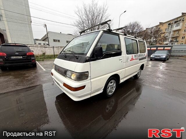 Белый Мицубиси Л300, объемом двигателя 2.5 л и пробегом 350 тыс. км за 2700 $, фото 7 на Automoto.ua