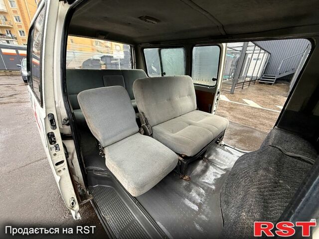 Белый Мицубиси Л300, объемом двигателя 2.5 л и пробегом 350 тыс. км за 2700 $, фото 13 на Automoto.ua