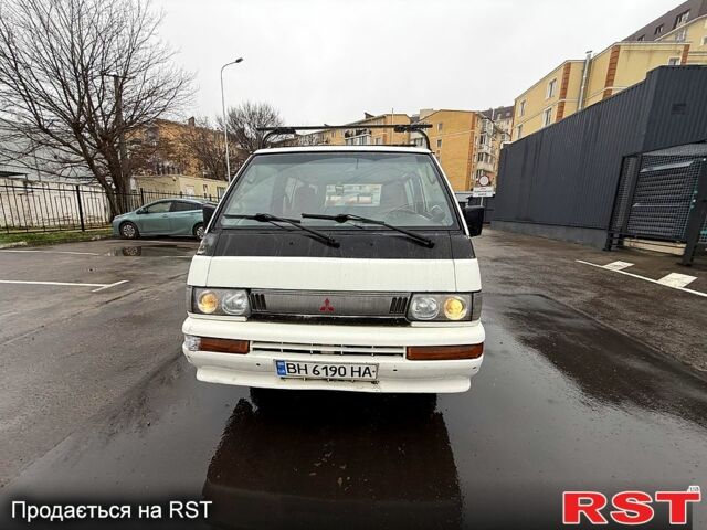 Белый Мицубиси Л300, объемом двигателя 2.5 л и пробегом 350 тыс. км за 2700 $, фото 10 на Automoto.ua