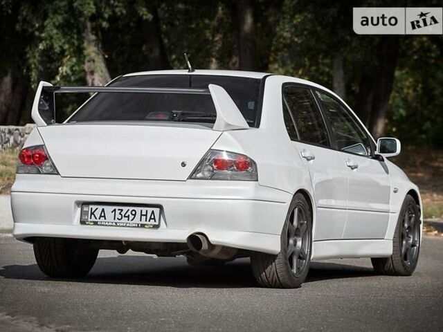 Білий Міцубісі Лансер Еволюшн, об'ємом двигуна 2 л та пробігом 169 тис. км за 25000 $, фото 3 на Automoto.ua