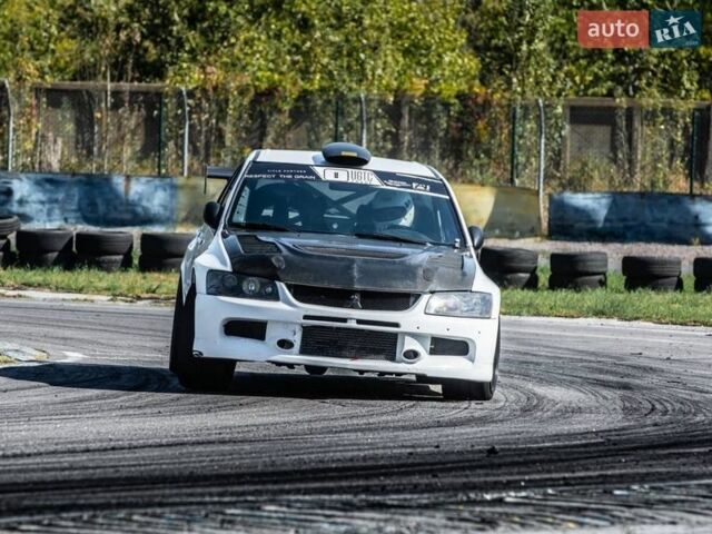 Білий Міцубісі Лансер Еволюшн, об'ємом двигуна 2 л та пробігом 20 тис. км за 37000 $, фото 2 на Automoto.ua