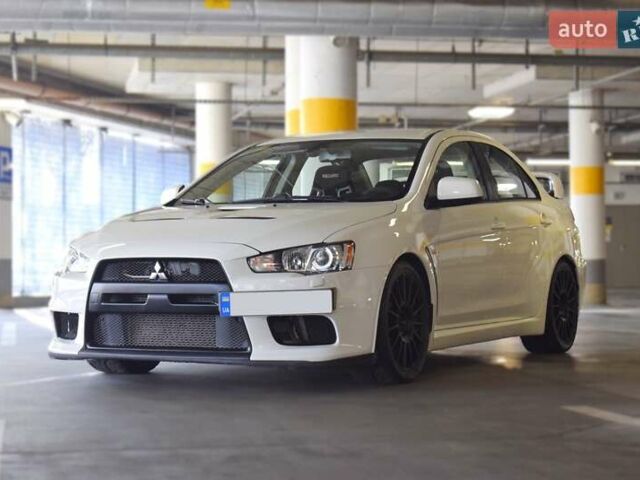 Білий Міцубісі Лансер Еволюшн, об'ємом двигуна 2 л та пробігом 96 тис. км за 24900 $, фото 2 на Automoto.ua