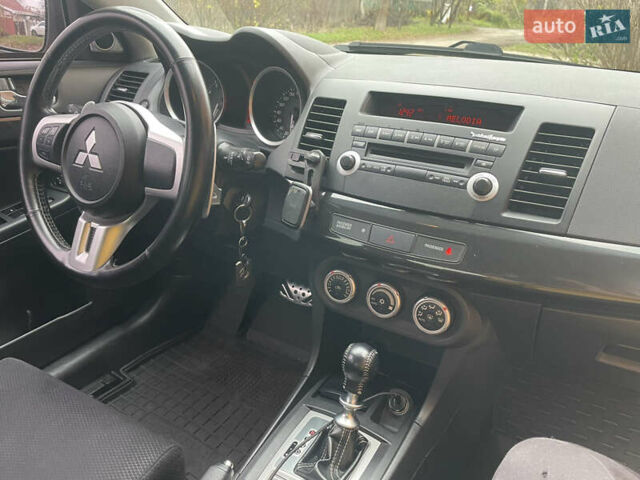 Красный Мицубиси Лансер Эволюшн, объемом двигателя 2 л и пробегом 110 тыс. км за 17000 $, фото 7 на Automoto.ua