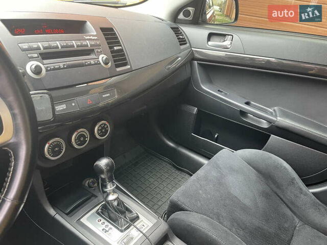 Красный Мицубиси Лансер Эволюшн, объемом двигателя 2 л и пробегом 110 тыс. км за 17000 $, фото 5 на Automoto.ua