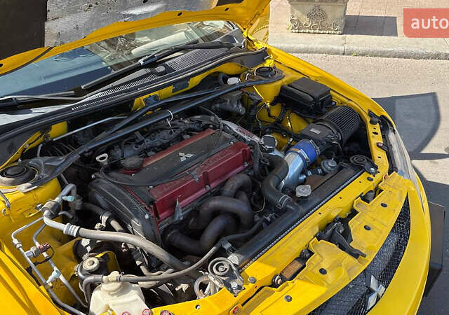 Жовтий Міцубісі Лансер Еволюшн, об'ємом двигуна 2 л та пробігом 124 тис. км за 32000 $, фото 4 на Automoto.ua