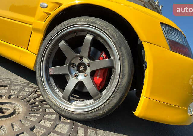 Жовтий Міцубісі Лансер Еволюшн, об'ємом двигуна 2 л та пробігом 124 тис. км за 32000 $, фото 17 на Automoto.ua