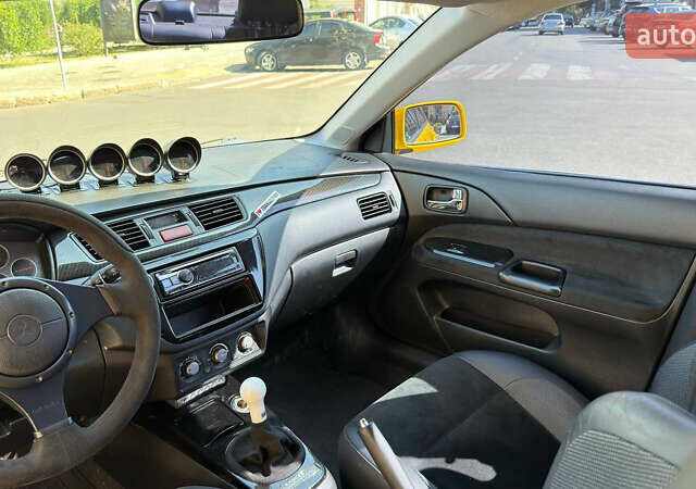 Жовтий Міцубісі Лансер Еволюшн, об'ємом двигуна 2 л та пробігом 124 тис. км за 32000 $, фото 12 на Automoto.ua