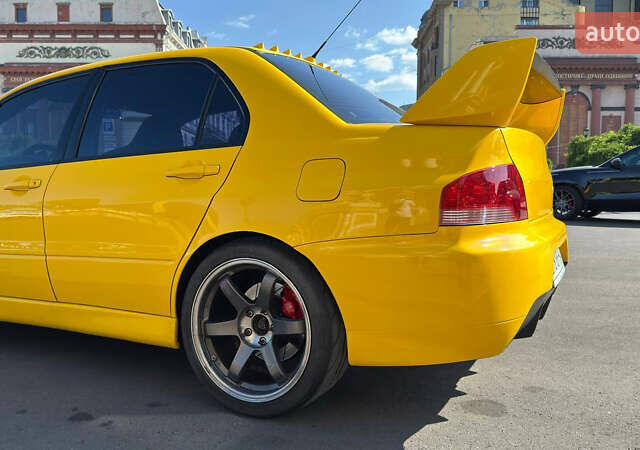 Жовтий Міцубісі Лансер Еволюшн, об'ємом двигуна 2 л та пробігом 124 тис. км за 32000 $, фото 24 на Automoto.ua