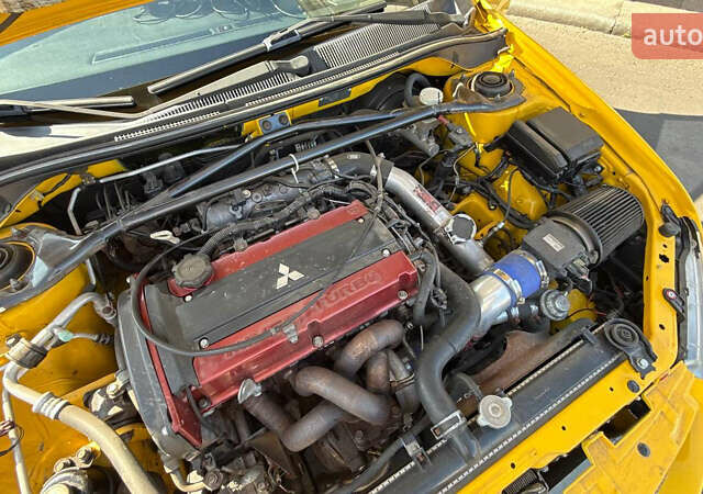 Жовтий Міцубісі Лансер Еволюшн, об'ємом двигуна 2 л та пробігом 124 тис. км за 32000 $, фото 5 на Automoto.ua