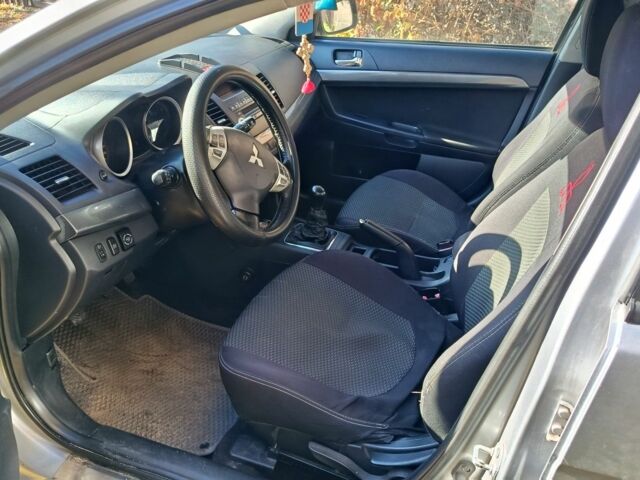 Серый Мицубиси Лансер Эволюшн, объемом двигателя 2 л и пробегом 230 тыс. км за 6600 $, фото 6 на Automoto.ua