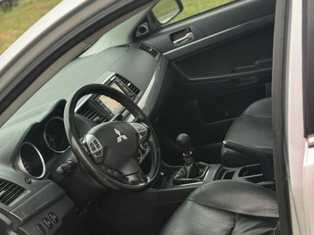 Серый Мицубиси Лансер Эволюшн, объемом двигателя 2 л и пробегом 300 тыс. км за 3500 $, фото 6 на Automoto.ua