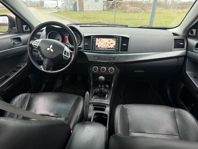 Серый Мицубиси Лансер Эволюшн, объемом двигателя 2 л и пробегом 300 тыс. км за 3500 $, фото 4 на Automoto.ua