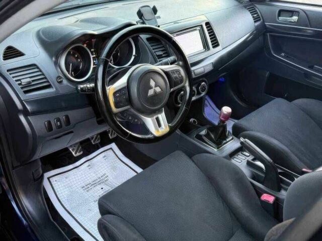 Синий Мицубиси Лансер Эволюшн, объемом двигателя 2 л и пробегом 144 тыс. км за 11000 $, фото 8 на Automoto.ua