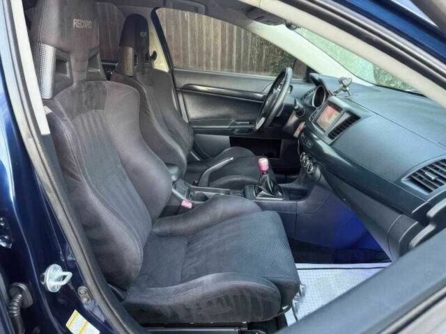 Синий Мицубиси Лансер Эволюшн, объемом двигателя 2 л и пробегом 144 тыс. км за 11000 $, фото 9 на Automoto.ua