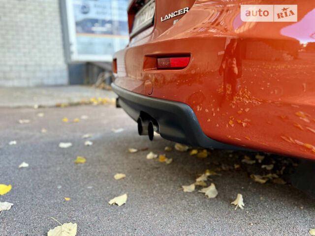 Оранжевый Мицубиси Лансер Эволюшн, объемом двигателя 2 л и пробегом 140 тыс. км за 10850 $, фото 3 на Automoto.ua