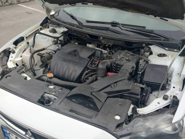 Белый Мицубиси Лансер Спортбэк, объемом двигателя 1.5 л и пробегом 279 тыс. км за 6100 $, фото 5 на Automoto.ua