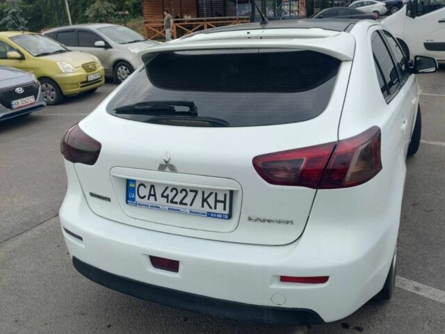 Белый Мицубиси Лансер Спортбэк, объемом двигателя 1.5 л и пробегом 279 тыс. км за 6100 $, фото 3 на Automoto.ua