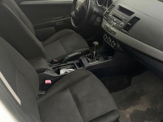 Белый Мицубиси Лансер Спортбэк, объемом двигателя 1.5 л и пробегом 279 тыс. км за 6100 $, фото 6 на Automoto.ua