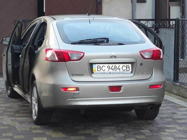 Бежевый Мицубиси Лансер Спортбэк, объемом двигателя 1.8 л и пробегом 204 тыс. км за 7300 $, фото 2 на Automoto.ua