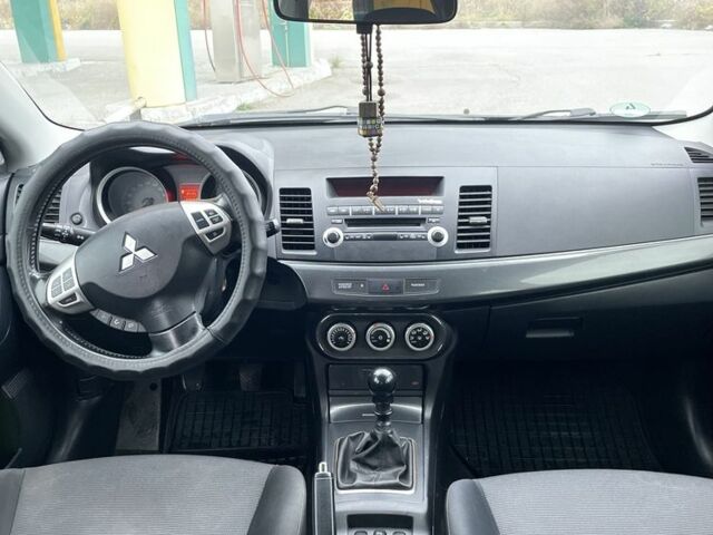 Чорний Міцубісі Лансер Спортбек, об'ємом двигуна 2 л та пробігом 333 тис. км за 6800 $, фото 5 на Automoto.ua