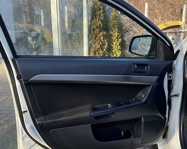 Білий Міцубісі Lancer, об'ємом двигуна 1.8 л та пробігом 225 тис. км за 5000 $, фото 8 на Automoto.ua