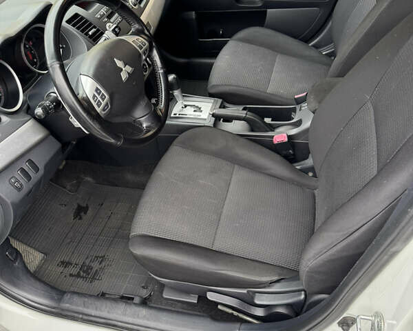 Белый Мицубиси Лансер, объемом двигателя 1.8 л и пробегом 258 тыс. км за 6100 $, фото 2 на Automoto.ua