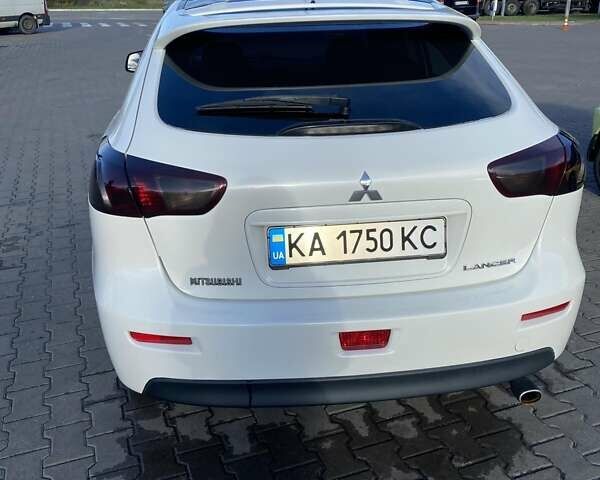 Белый Мицубиси Лансер, объемом двигателя 1.8 л и пробегом 215 тыс. км за 7000 $, фото 4 на Automoto.ua