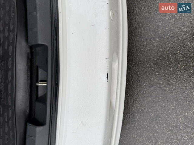 Белый Мицубиси Лансер, объемом двигателя 1.8 л и пробегом 258 тыс. км за 6100 $, фото 8 на Automoto.ua