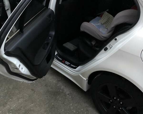 Белый Мицубиси Лансер, объемом двигателя 1.8 л и пробегом 215 тыс. км за 7000 $, фото 13 на Automoto.ua