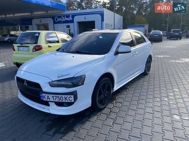 Белый Мицубиси Лансер, объемом двигателя 1.8 л и пробегом 215 тыс. км за 7000 $, фото 1 на Automoto.ua