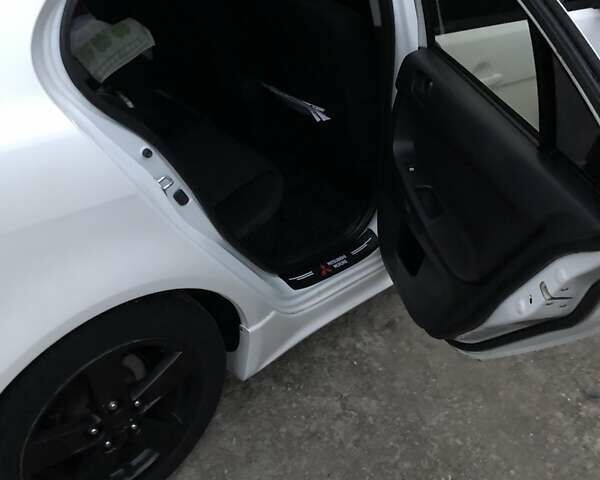 Белый Мицубиси Лансер, объемом двигателя 1.8 л и пробегом 215 тыс. км за 7000 $, фото 11 на Automoto.ua