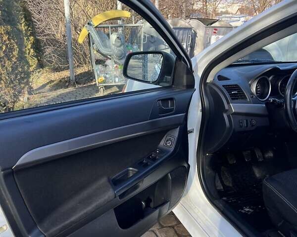 Білий Міцубісі Lancer, об'ємом двигуна 1.8 л та пробігом 225 тис. км за 5000 $, фото 14 на Automoto.ua
