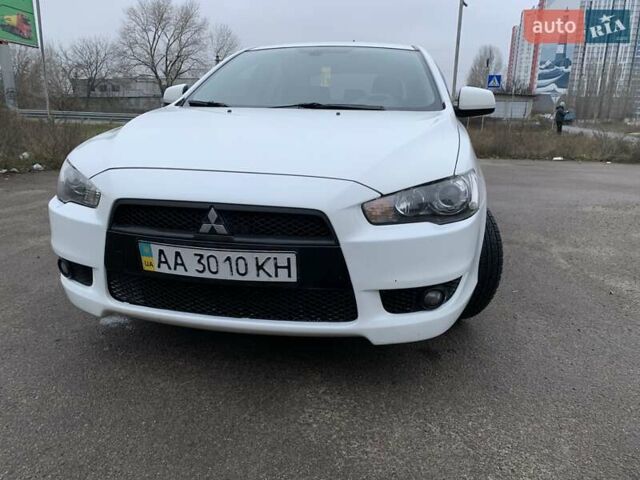 Белый Мицубиси Лансер, объемом двигателя 1.8 л и пробегом 214 тыс. км за 7000 $, фото 5 на Automoto.ua