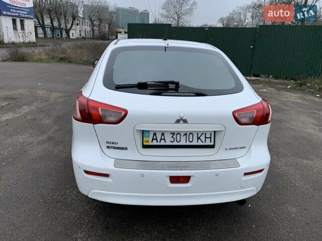 Белый Мицубиси Лансер, объемом двигателя 1.8 л и пробегом 214 тыс. км за 7000 $, фото 3 на Automoto.ua