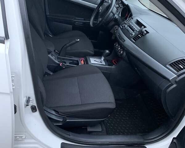 Белый Мицубиси Лансер, объемом двигателя 1.8 л и пробегом 214 тыс. км за 7000 $, фото 10 на Automoto.ua