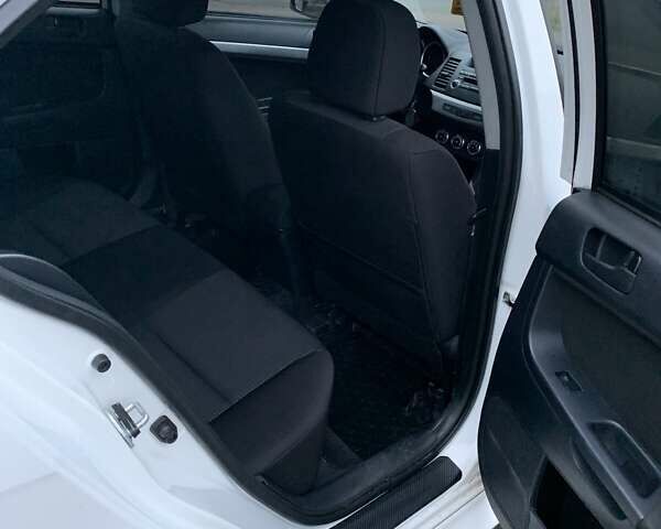 Белый Мицубиси Лансер, объемом двигателя 1.8 л и пробегом 214 тыс. км за 7000 $, фото 13 на Automoto.ua