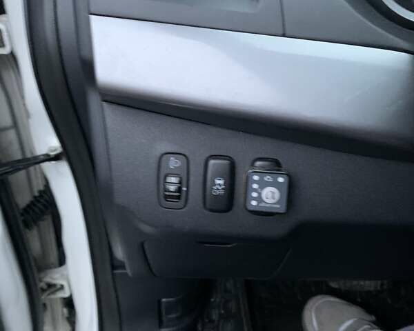 Белый Мицубиси Лансер, объемом двигателя 1.8 л и пробегом 214 тыс. км за 7000 $, фото 16 на Automoto.ua