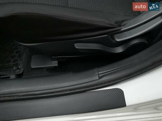 Белый Мицубиси Лансер, объемом двигателя 1.8 л и пробегом 214 тыс. км за 7000 $, фото 21 на Automoto.ua