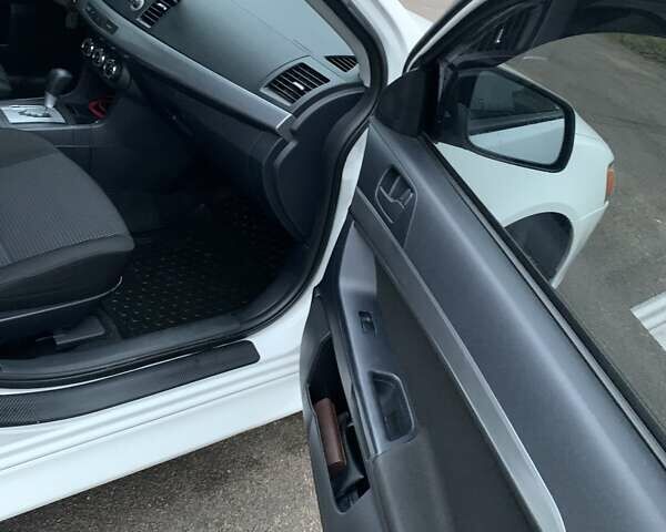 Белый Мицубиси Лансер, объемом двигателя 1.8 л и пробегом 214 тыс. км за 7000 $, фото 9 на Automoto.ua