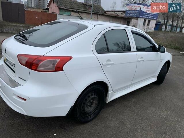 Белый Мицубиси Лансер, объемом двигателя 1.8 л и пробегом 214 тыс. км за 7000 $, фото 6 на Automoto.ua