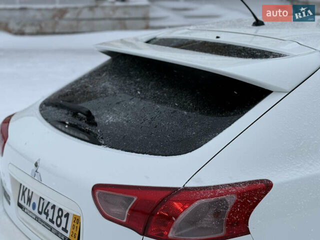 Белый Мицубиси Лансер, объемом двигателя 1.6 л и пробегом 225 тыс. км за 6250 $, фото 16 на Automoto.ua