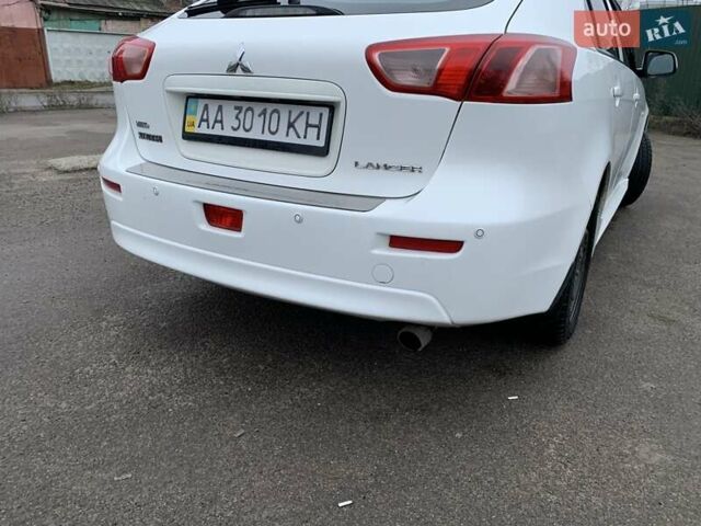 Белый Мицубиси Лансер, объемом двигателя 1.8 л и пробегом 214 тыс. км за 7000 $, фото 2 на Automoto.ua