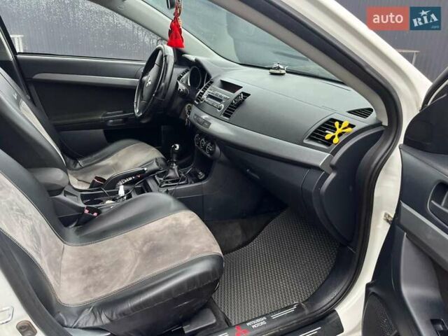 Белый Мицубиси Лансер, объемом двигателя 1.8 л и пробегом 258 тыс. км за 6500 $, фото 7 на Automoto.ua