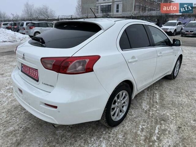 Белый Мицубиси Лансер, объемом двигателя 0 л и пробегом 154 тыс. км за 9800 $, фото 8 на Automoto.ua