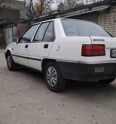 Белый Мицубиси Лансер, объемом двигателя 1.46 л и пробегом 250 тыс. км за 1300 $, фото 2 на Automoto.ua