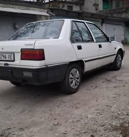 Белый Мицубиси Лансер, объемом двигателя 1.46 л и пробегом 250 тыс. км за 1300 $, фото 1 на Automoto.ua